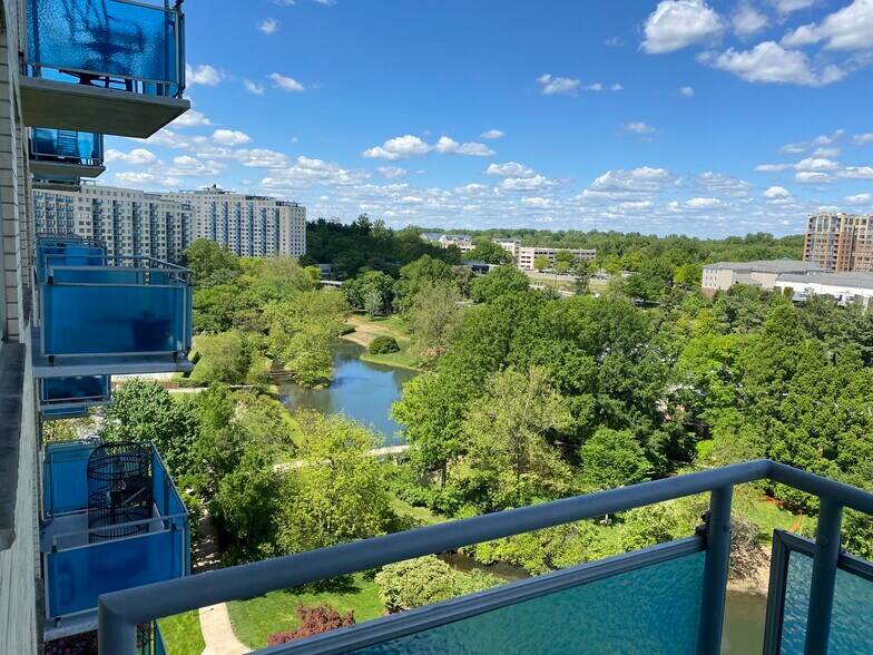 Building Photo - 10201 Grosvenor Pl