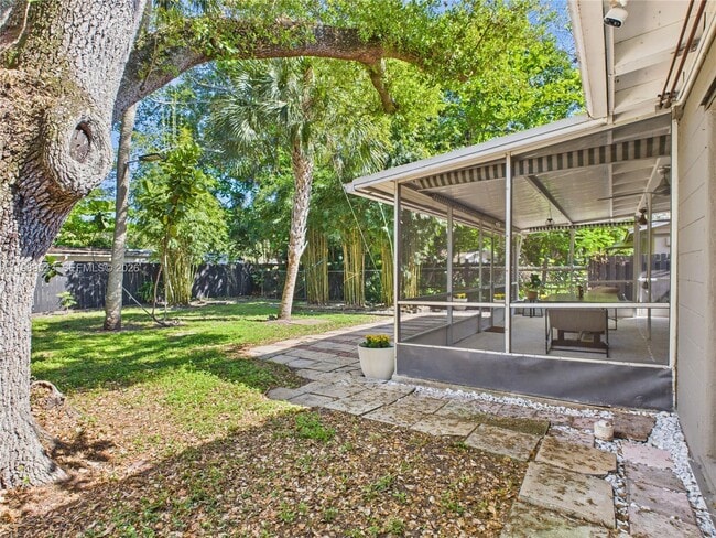 Building Photo - 1632 SW 28th Ave