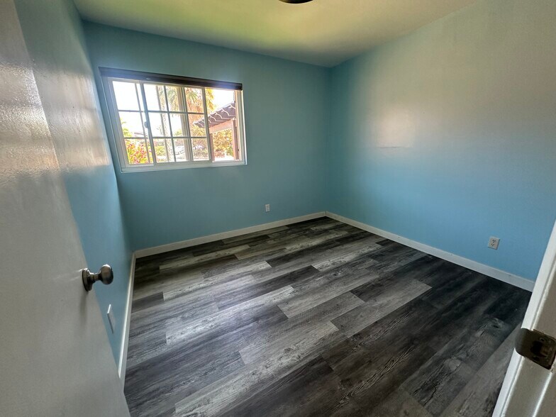 Building Photo - 9230 Pine Valley Dr