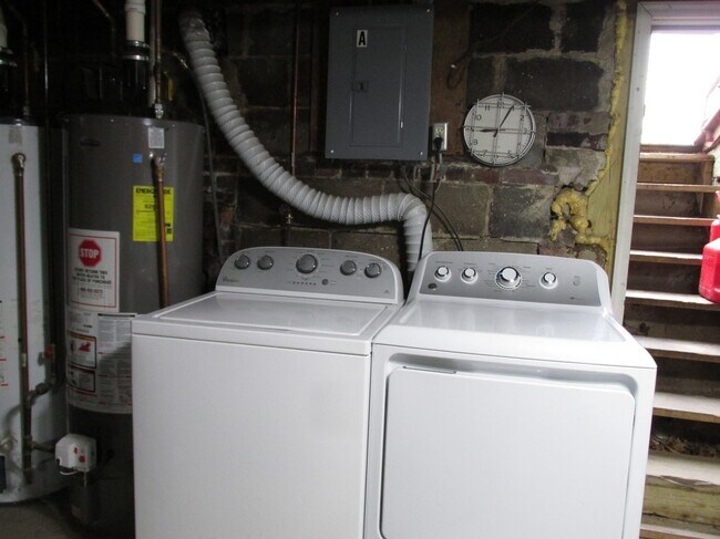 Building Photo - 405 2nd Ave