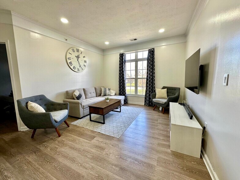 Building Photo - 1901 N Lincoln Ave