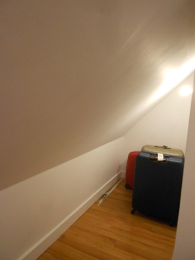 Building Photo - No Brokers Fee, In-Unit Washer and Dryer, Eat-in Kitchen, Parking for Rent