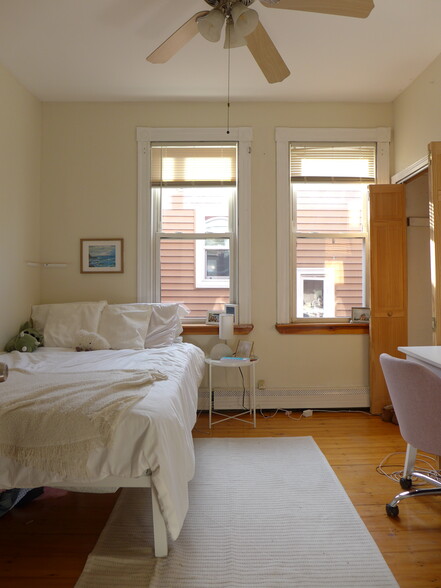 Building Photo - 828 Parker St