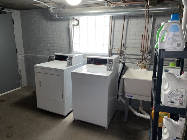 LAUNDRY ROOM/STORAGE - 1721 W Farragut Ave