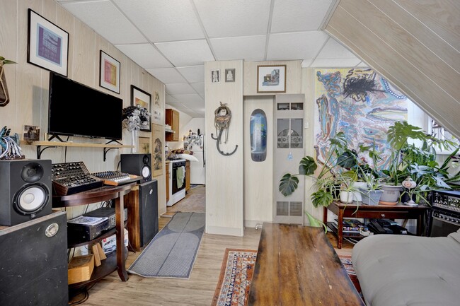 Building Photo - 2919 N Seeley Ave