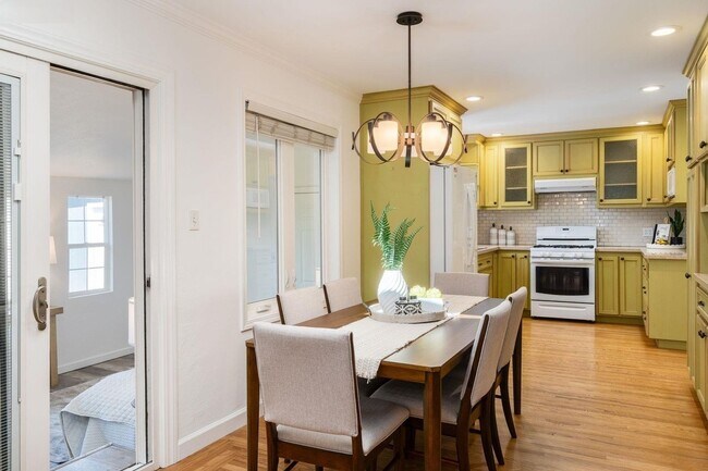 Building Photo - Light-Filled San Leandro Gem w/ Dual Garages & Expansive Yard