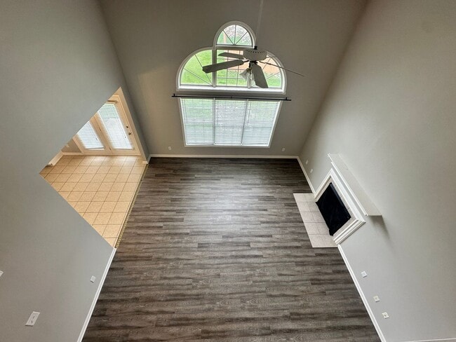 Building Photo - 9215 Eminence Ct