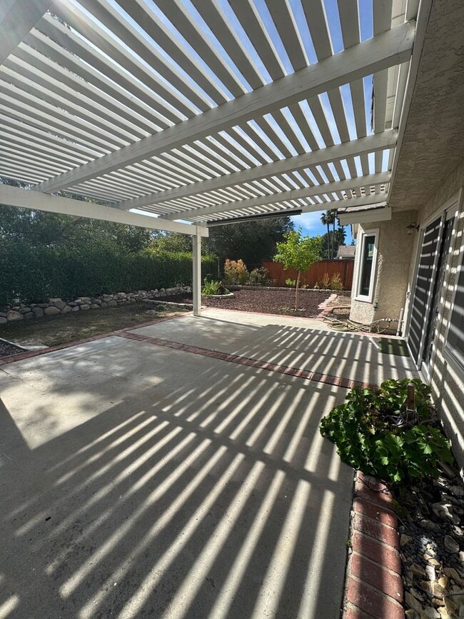 Building Photo - Comfort and Community in Thousand Oaks