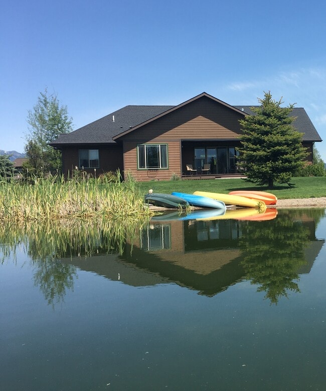 Building Photo - 3029 River Lakes Dr