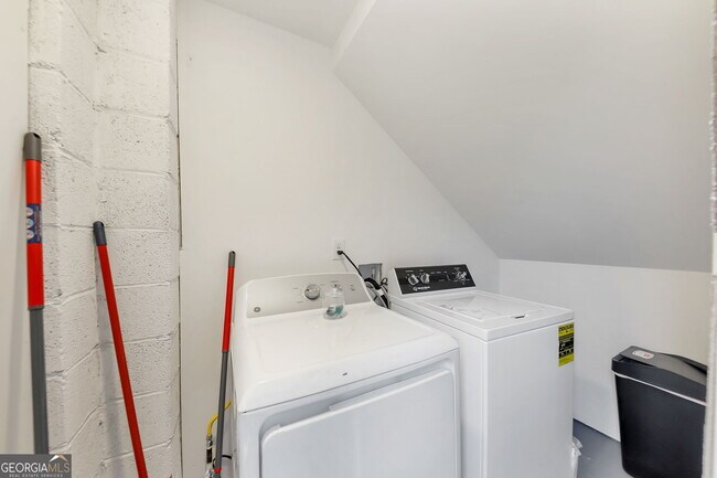 Building Photo - 243 N Georgia Ave