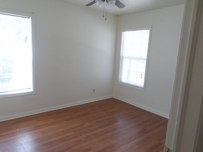 Building Photo - 1811 Poage Ave