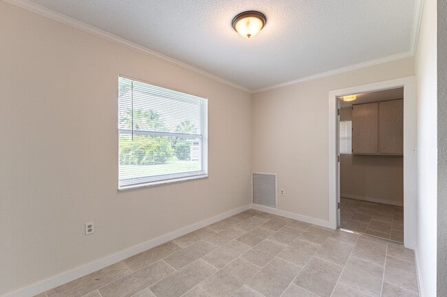 Building Photo - 210 Delido Ct