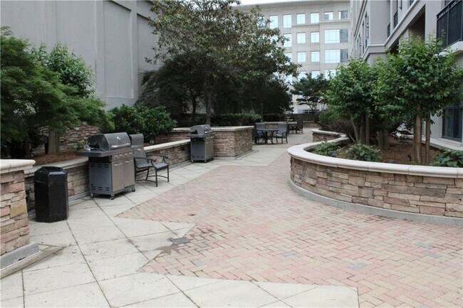 Building Photo - 3040 Peachtree Rd NW