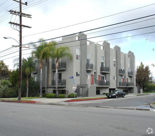 Primary Photo - 12303 Moorpark St