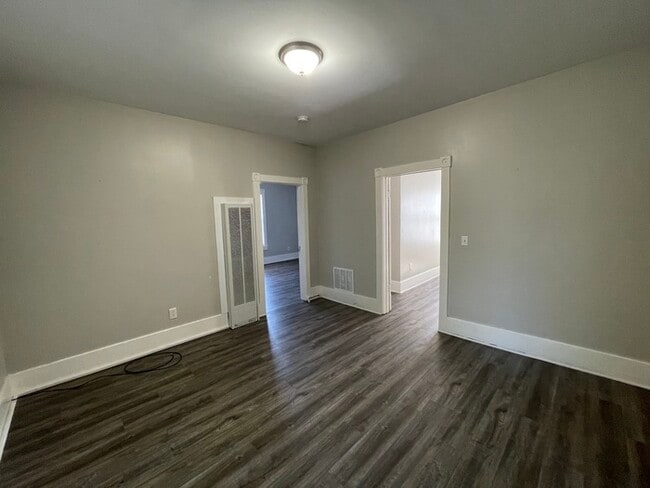 Building Photo - Downtown Sparta Two Bedroom Upper Unit