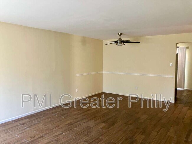 Building Photo - 1688 Bluebird Dr