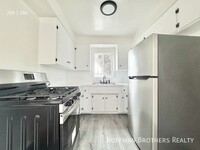 Building Photo - 1115 W 111th St