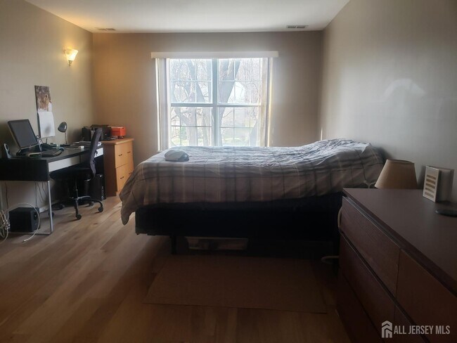 Building Photo - 6062 Cedar Ct