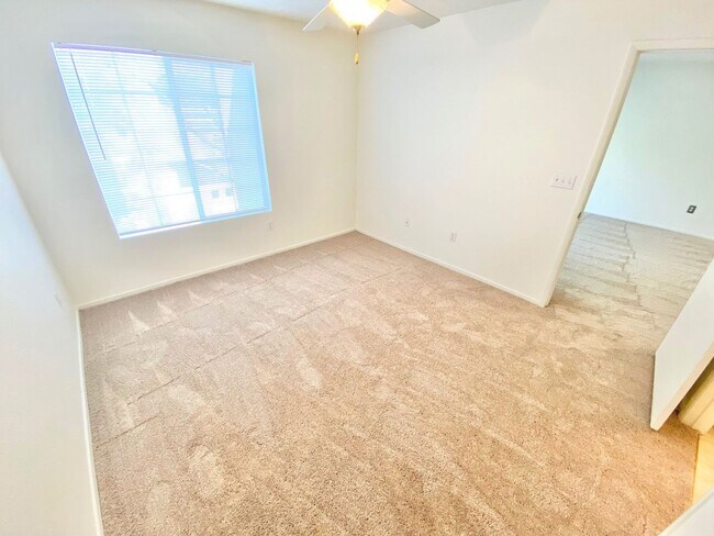 Building Photo - Charming condo near Summerlin in desirable Northwest Las Vegas