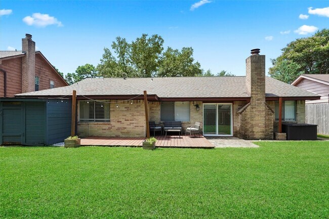 Building Photo - 17206 Park Lodge Dr