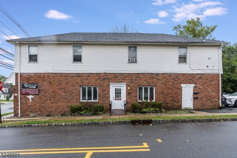 Building Photo - 104 Ridgedale Ave