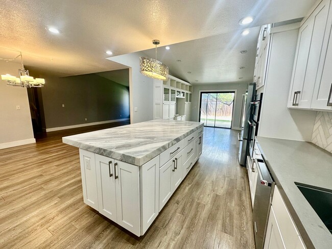 Building Photo - One story gorgeous home in the highly desi...