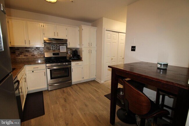 Building Photo - 7863 Apache Ridge Ct