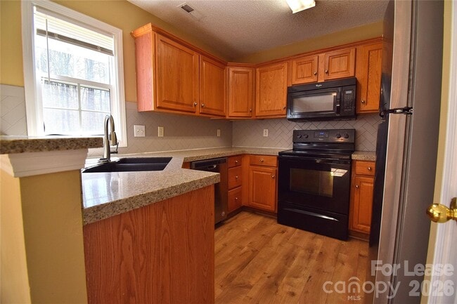 Building Photo - 614 Meadowbrook Dr