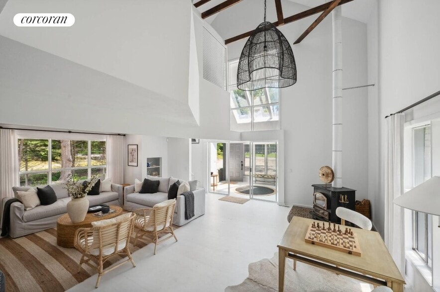 Building Photo - 201 Cove Hollow Rd