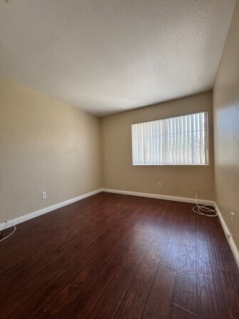 Building Photo - Nice Home in convenient location near ever...