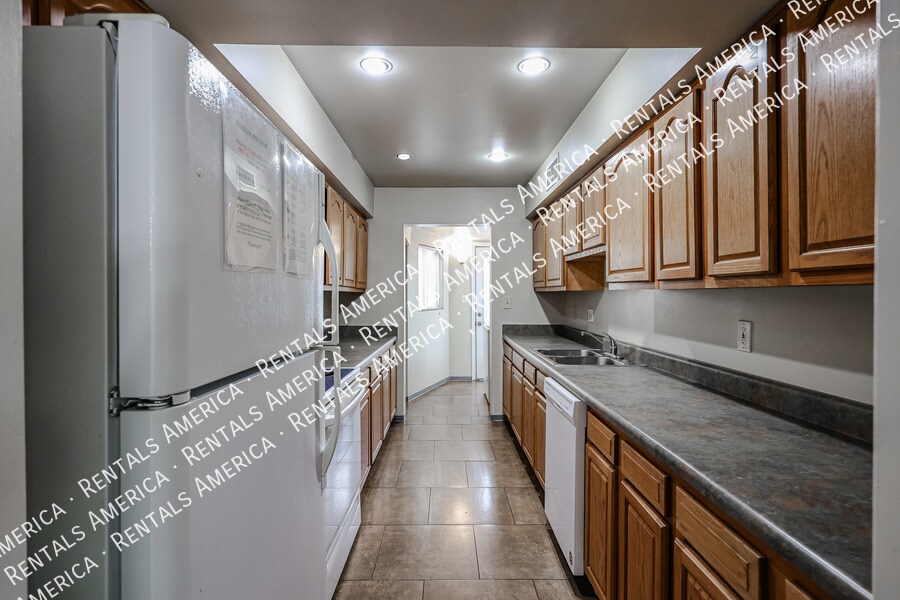 Building Photo - 4820 N Woodmere Fairway
