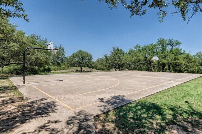 Building Photo - 4006 Gloucester Dr