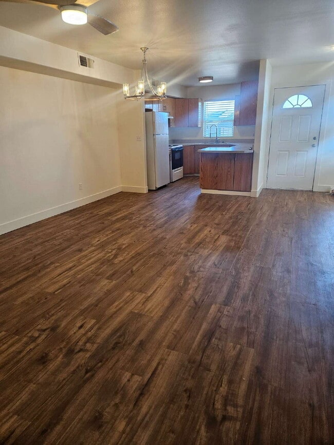 Building Photo - 208 W 800 N