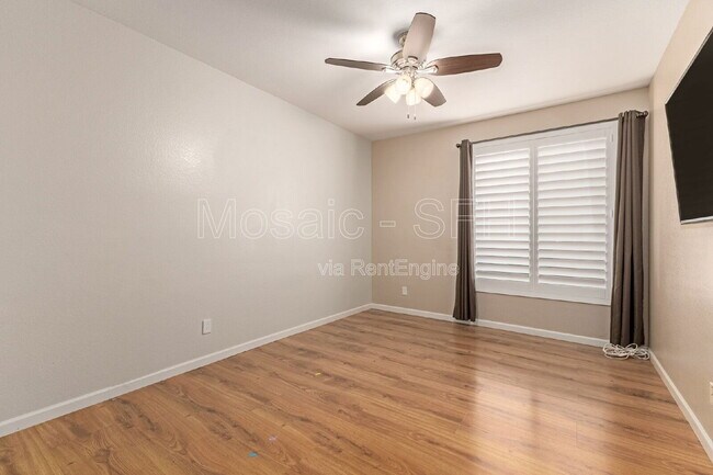 Building Photo - 2738 E Silverwood Dr