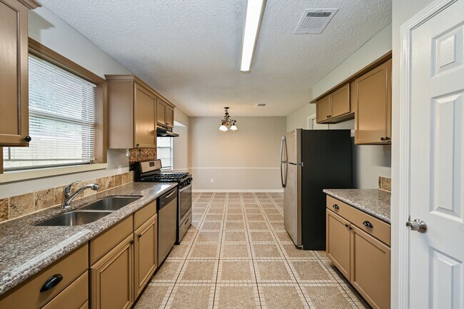 Building Photo - 13706 Oleoke Ln
