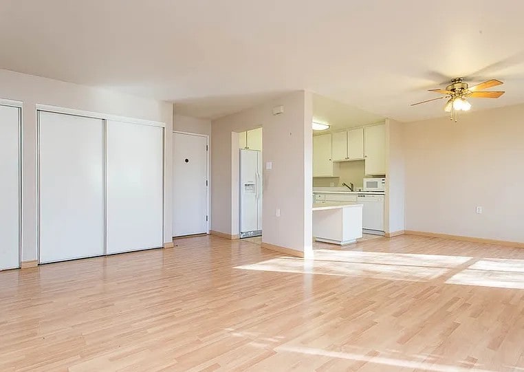 Building Photo - 801 Pinetree Cir