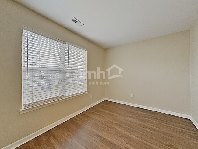 Building Photo - 1039 Vanguard Dr