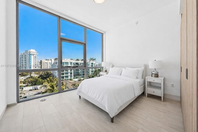 Building Photo - 10281 W Bay Harbor Dr