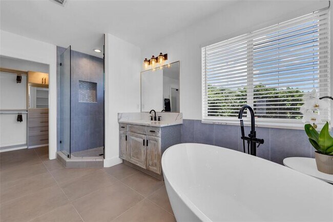 Building Photo - 4601 Bougainvilla Dr