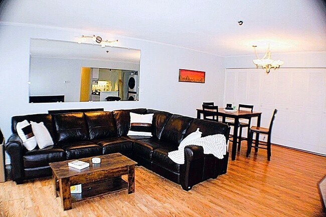 Building Photo - 55 Tall Oaks Dr