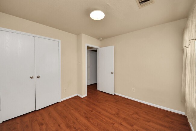 Building Photo - 8106 Montague Manor Ln