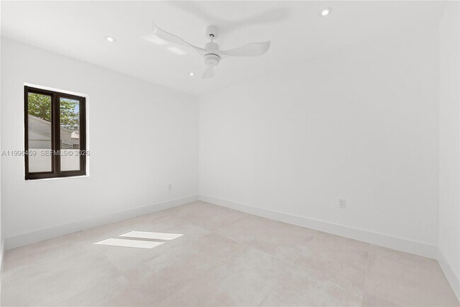 Building Photo - 8246 NE 2nd Ct