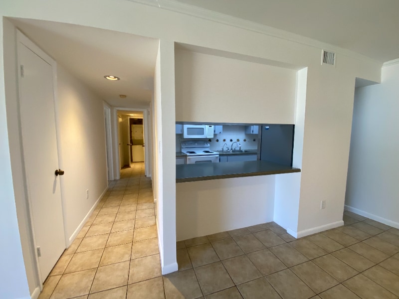 Building Photo - 710 N Village Dr