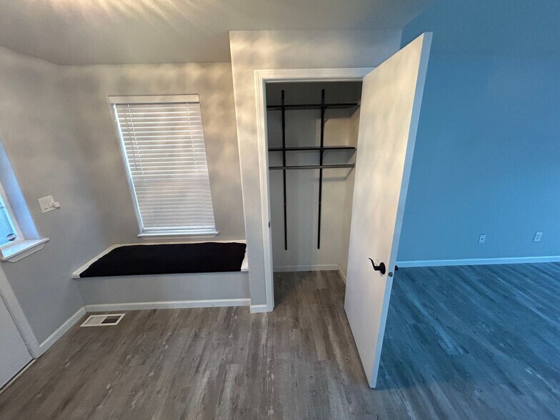 Building Photo - 4283 SW Plumeria Way