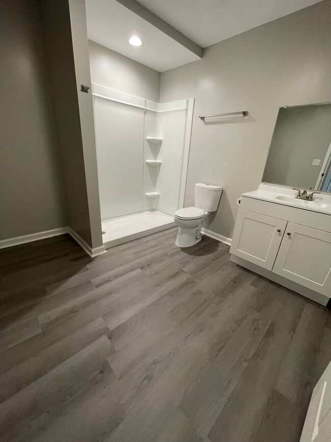 Building Photo - Oversized Newly Renovated One Bedroom Available