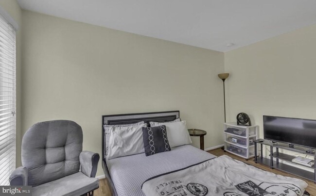 Building Photo - 11232 Chestnut Grove Square