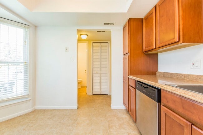 Building Photo - Your Dream Home in Virginia Beach Awaits!