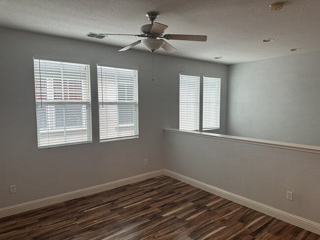 Building Photo - 3904 Purple Finch Ln