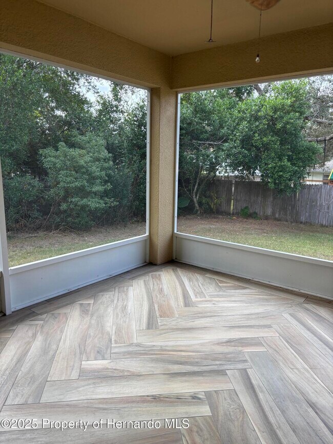 Building Photo - 1159 MacFarlane Ave