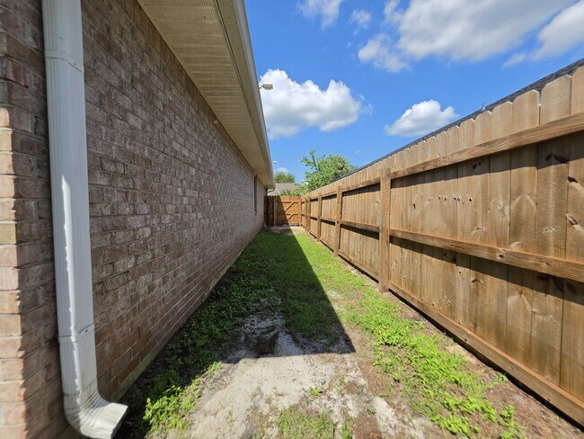 Building Photo - 2295 Heritage Cir